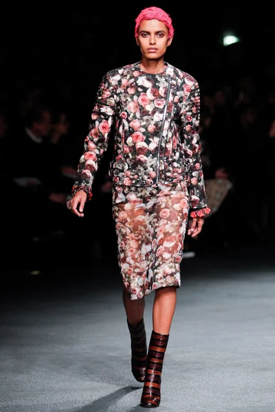 Look 8